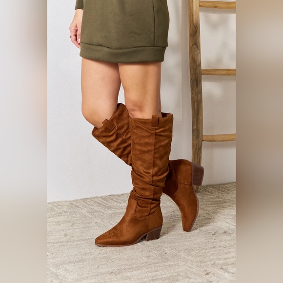 East Lion Corp Designer Chestnut Block Heel Knee High Trendy Boots - Picture 4 of 4